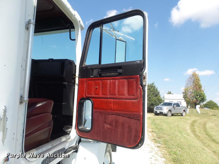 image for item DB6403 1994 Freightliner FLD semi truck