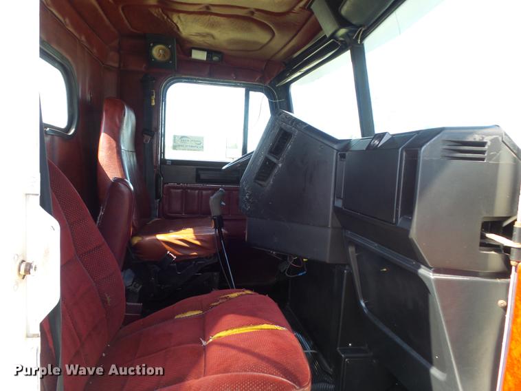 image for item DB6403 1994 Freightliner FLD semi truck