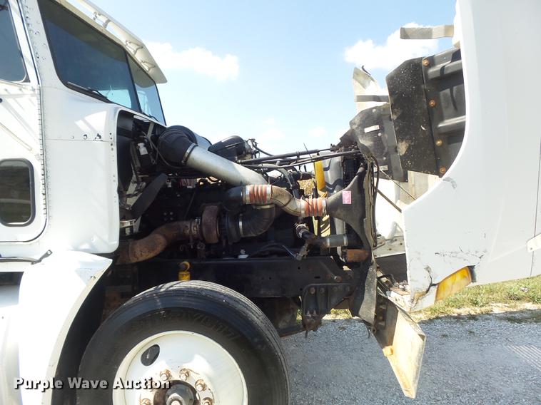 image for item DB6403 1994 Freightliner FLD semi truck