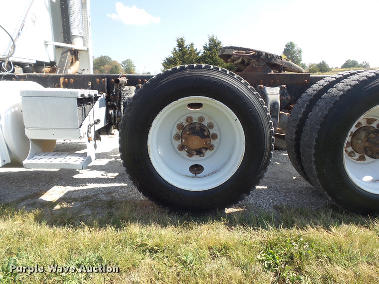 image for item DB6403 1994 Freightliner FLD semi truck