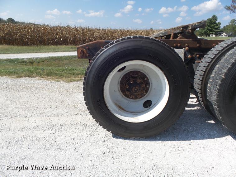 image for item DB6403 1994 Freightliner FLD semi truck