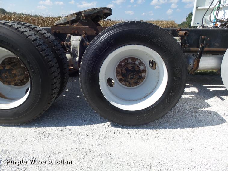 image for item DB6403 1994 Freightliner FLD semi truck