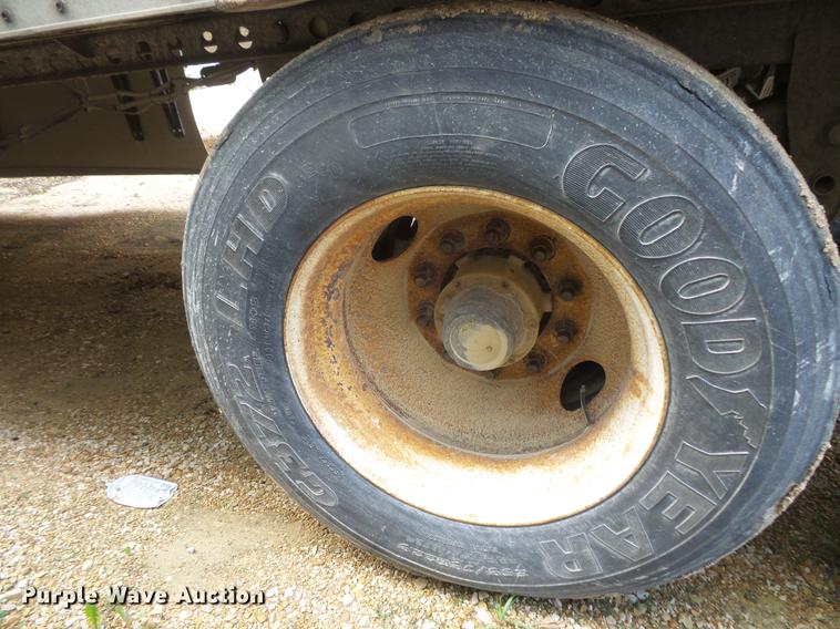 image for item DB8102 2000 Wabash dry van trailer