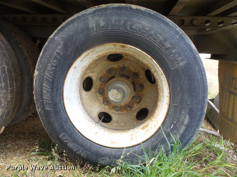 image for item DB8102 2000 Wabash dry van trailer