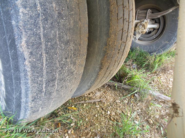 image for item DB8102 2000 Wabash dry van trailer