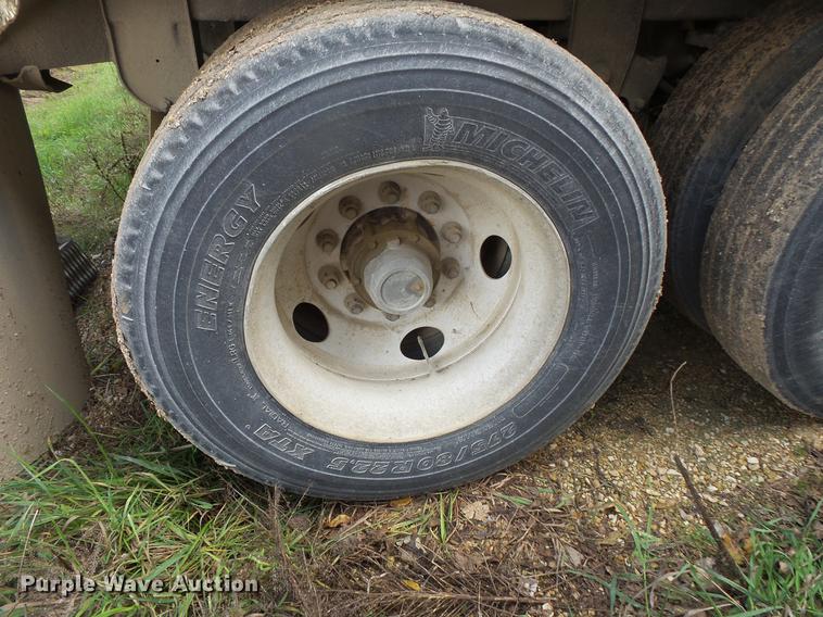 image for item DB8102 2000 Wabash dry van trailer