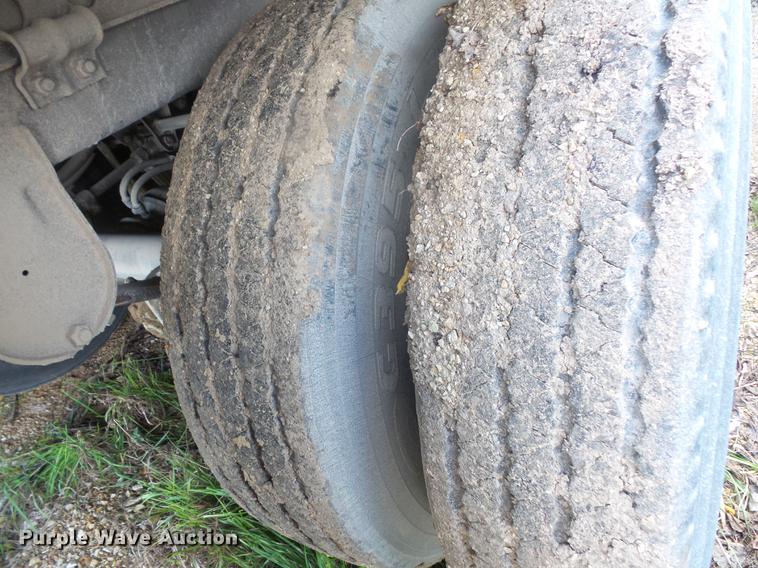 image for item DB8102 2000 Wabash dry van trailer