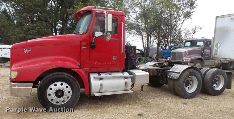 image for item DB8103 2006 International 9400i semi truck