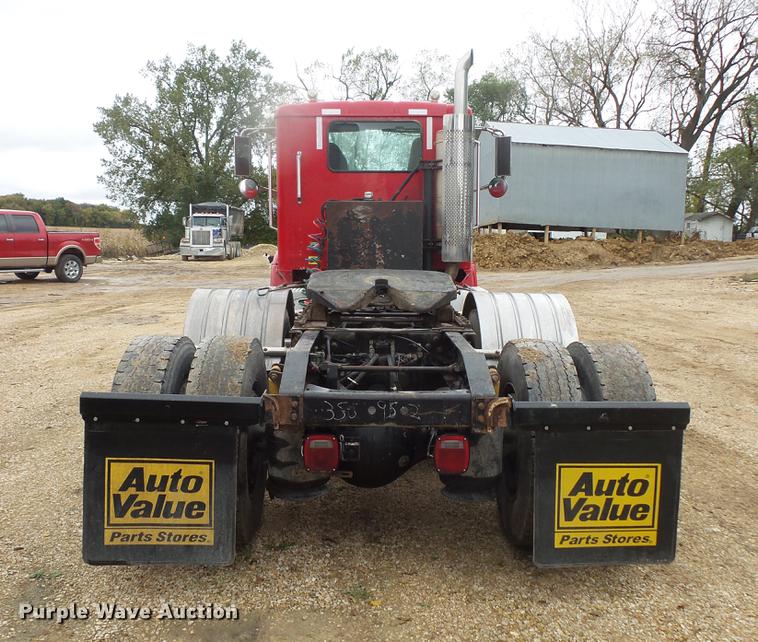 image for item DB8103 2006 International 9400i semi truck