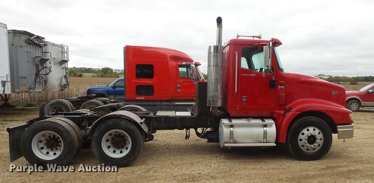 image for item DB8103 2006 International 9400i semi truck
