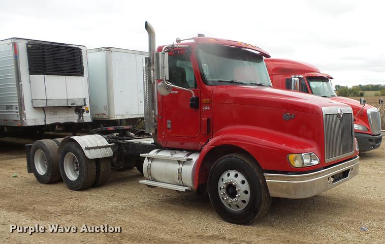 image for item DB8103 2006 International 9400i semi truck