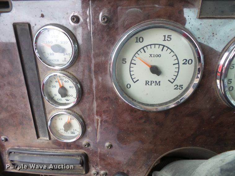 image for item DB8103 2006 International 9400i semi truck