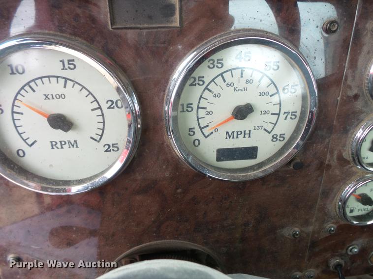 image for item DB8103 2006 International 9400i semi truck