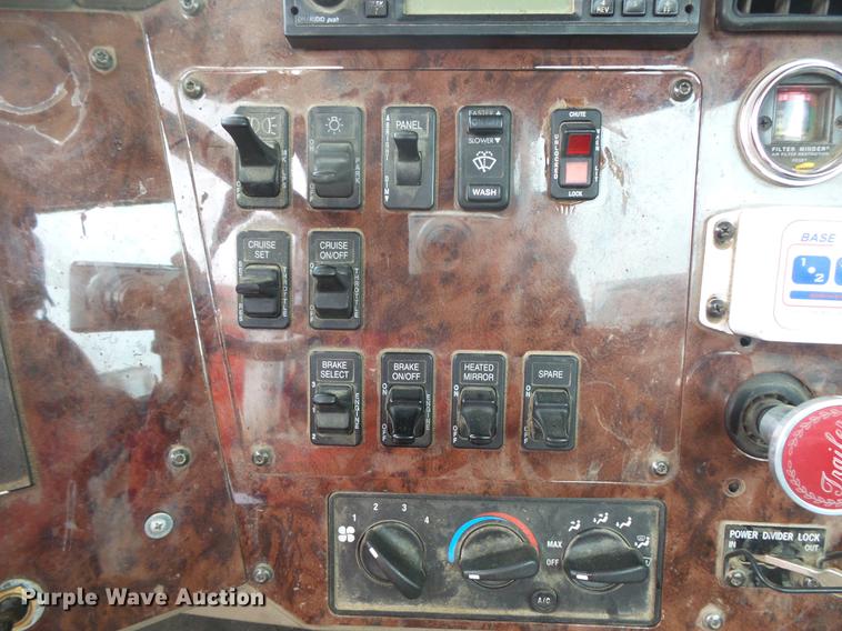 image for item DB8103 2006 International 9400i semi truck