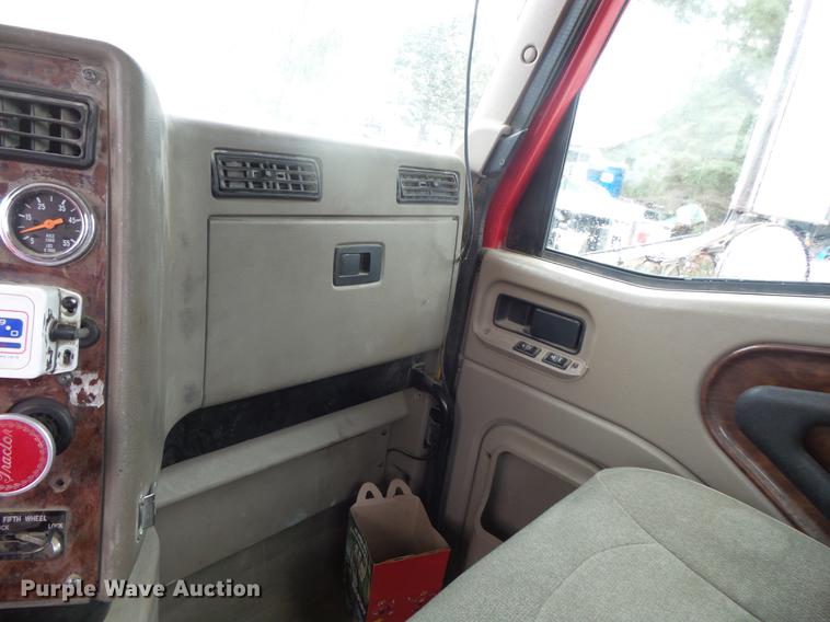 image for item DB8103 2006 International 9400i semi truck