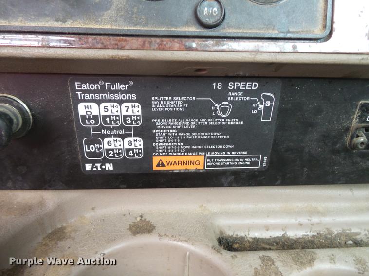 image for item DB8103 2006 International 9400i semi truck