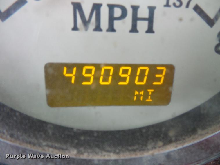 image for item DB8103 2006 International 9400i semi truck