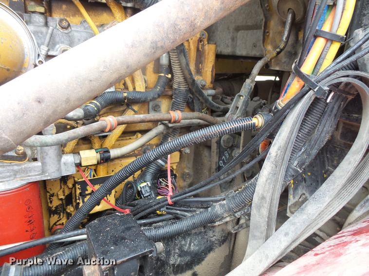 image for item DB8103 2006 International 9400i semi truck