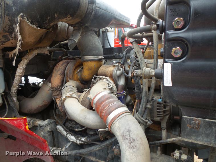 image for item DB8103 2006 International 9400i semi truck