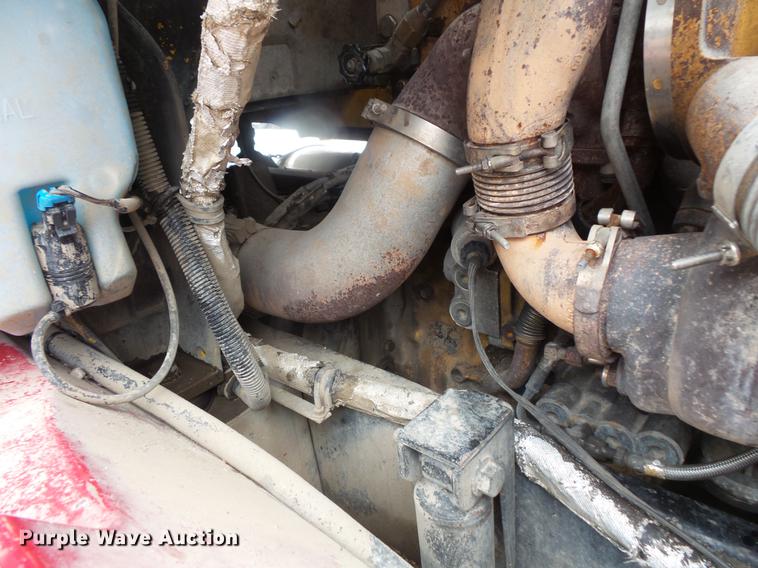 image for item DB8103 2006 International 9400i semi truck