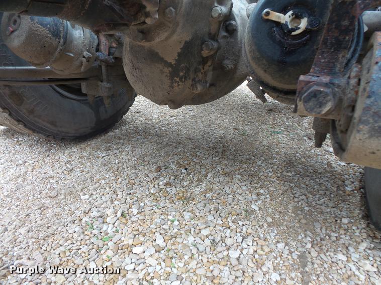 image for item DB8103 2006 International 9400i semi truck