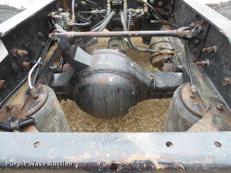 image for item DB8103 2006 International 9400i semi truck