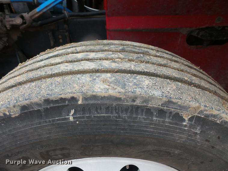 image for item DB8103 2006 International 9400i semi truck