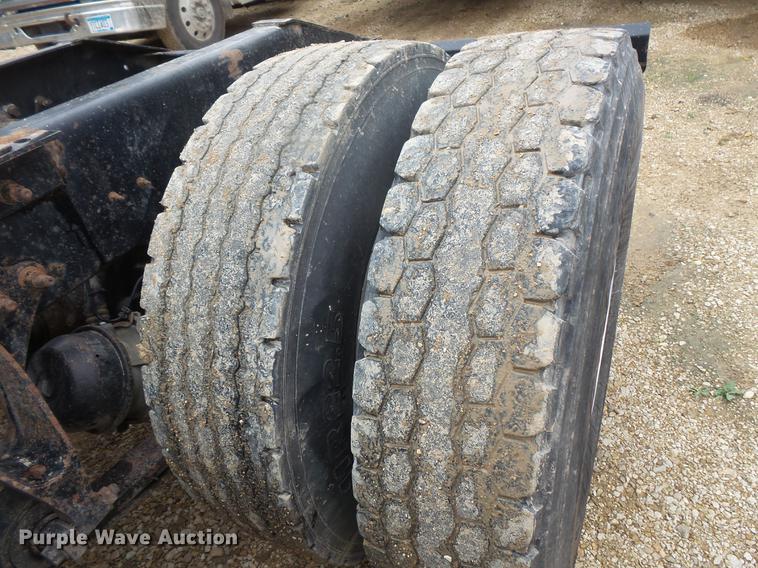 image for item DB8103 2006 International 9400i semi truck