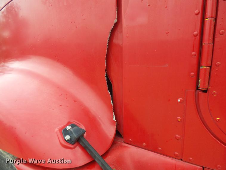 image for item DB8103 2006 International 9400i semi truck