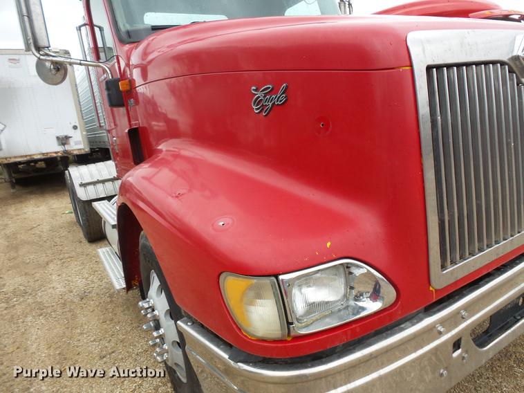image for item DB8103 2006 International 9400i semi truck