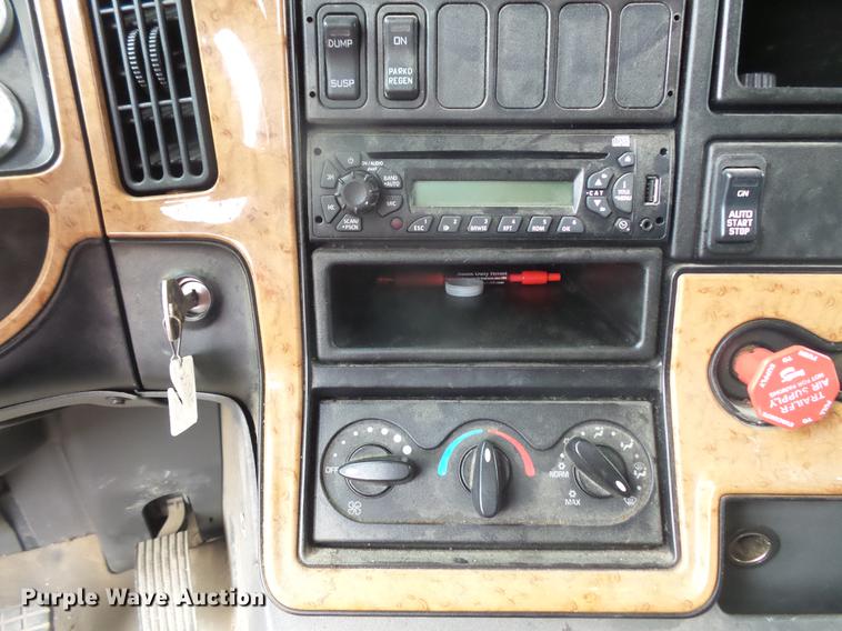 image for item DB8104 2013 International ProStar semi truck