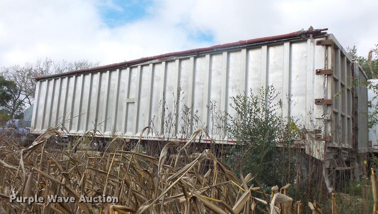 image for item DB8105 1996 Steco walking floor trailer