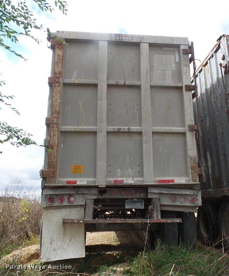 image for item DB8105 1996 Steco walking floor trailer