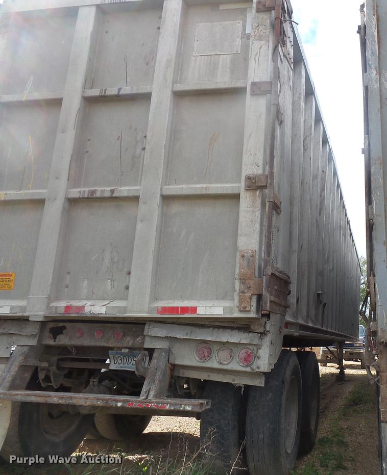 image for item DB8105 1996 Steco walking floor trailer