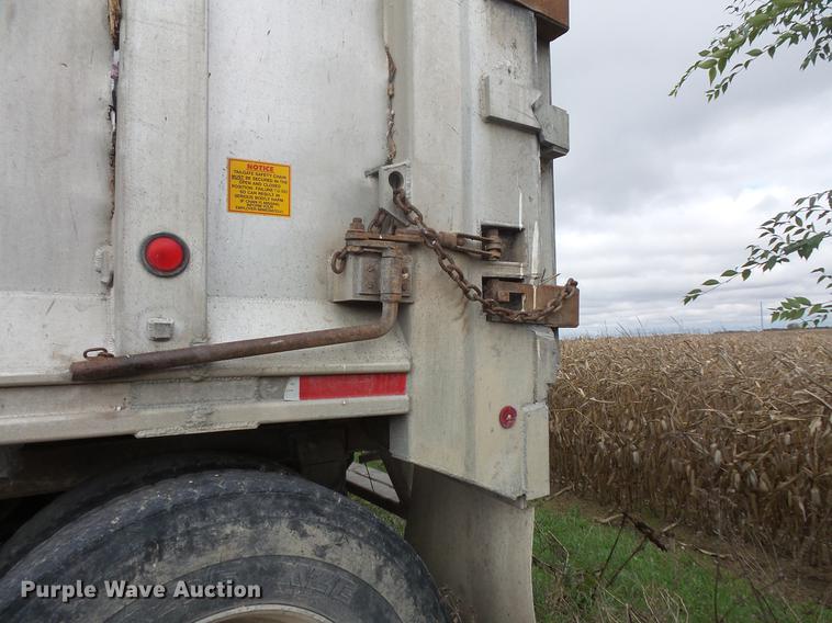 image for item DB8105 1996 Steco walking floor trailer