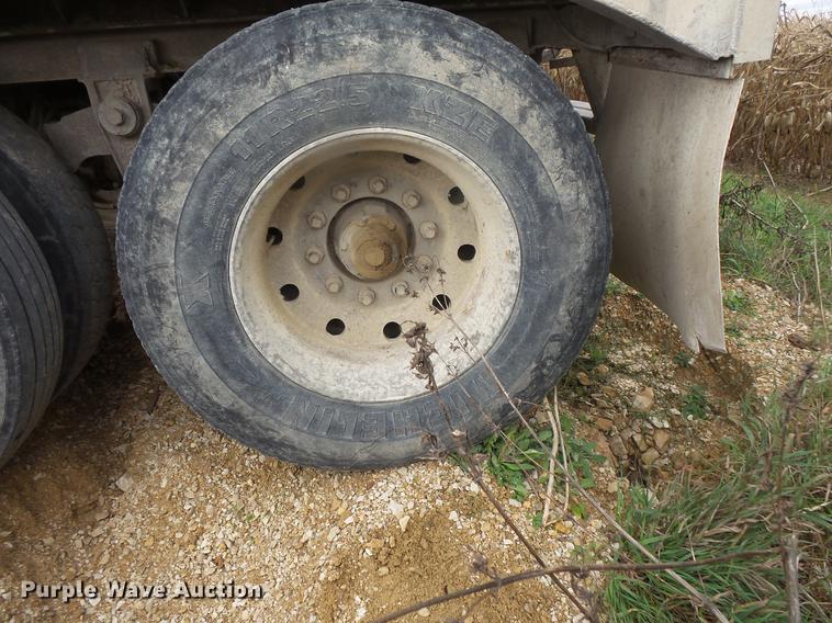 image for item DB8105 1996 Steco walking floor trailer