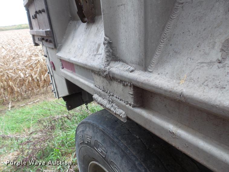 image for item DB8105 1996 Steco walking floor trailer