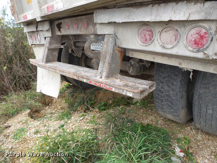 image for item DB8105 1996 Steco walking floor trailer