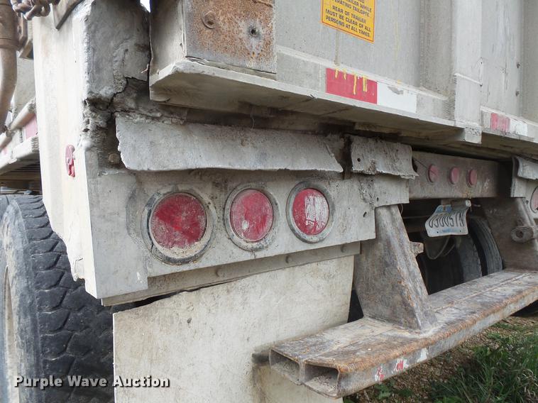 image for item DB8105 1996 Steco walking floor trailer