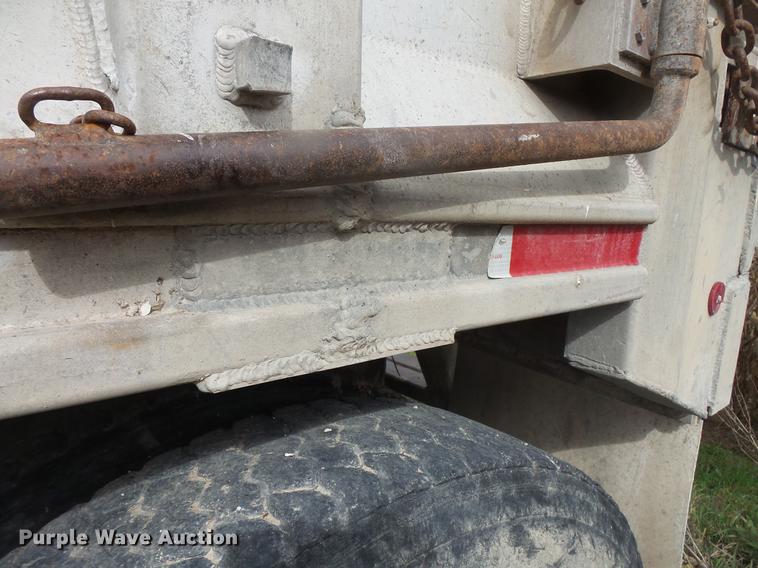 image for item DB8105 1996 Steco walking floor trailer