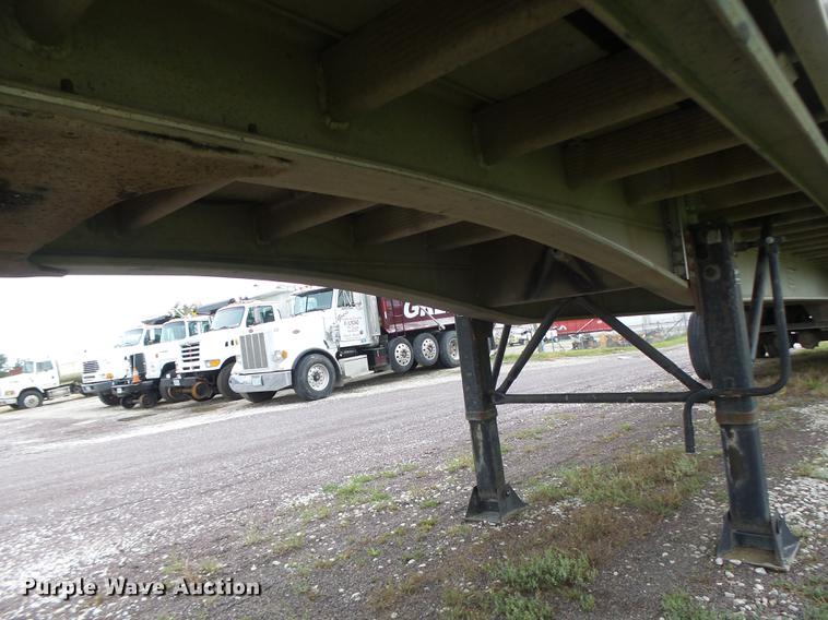 image for item DB9997 1990 East flatbed trailer