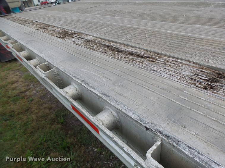 image for item DB9997 1990 East flatbed trailer