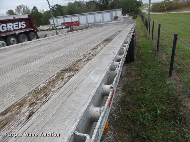 image for item DB9997 1990 East flatbed trailer