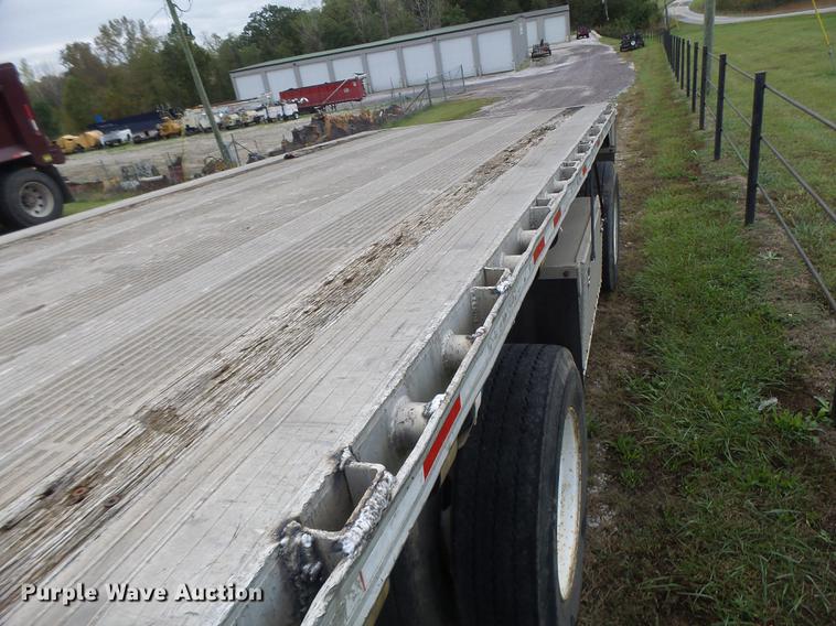 image for item DB9997 1990 East flatbed trailer
