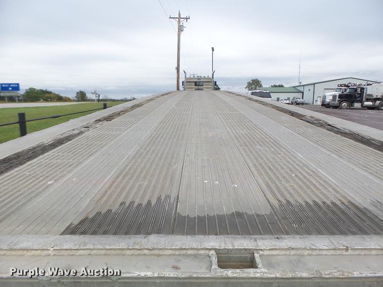 image for item DB9997 1990 East flatbed trailer