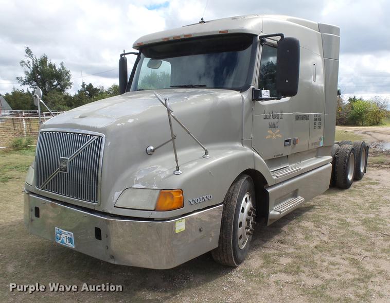 image for item DC3800 1998 Volvo VNL64T semi truck