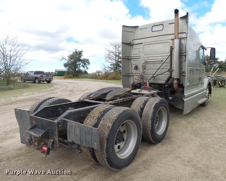 image for item DC3800 1998 Volvo VNL64T semi truck