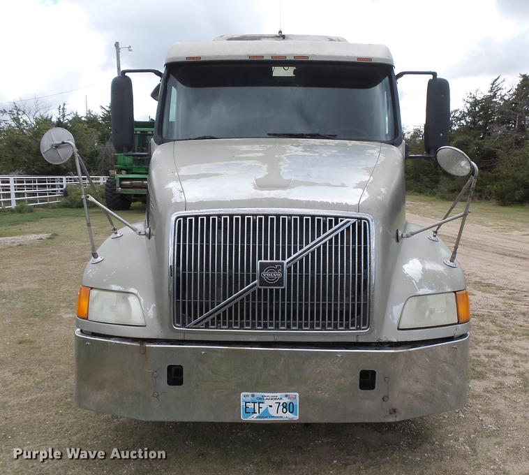image for item DC3800 1998 Volvo VNL64T semi truck