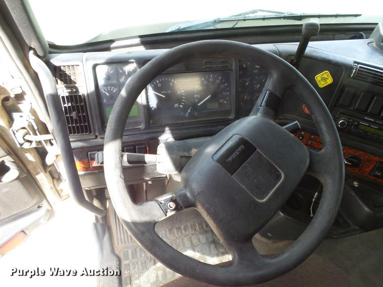 image for item DC3800 1998 Volvo VNL64T semi truck