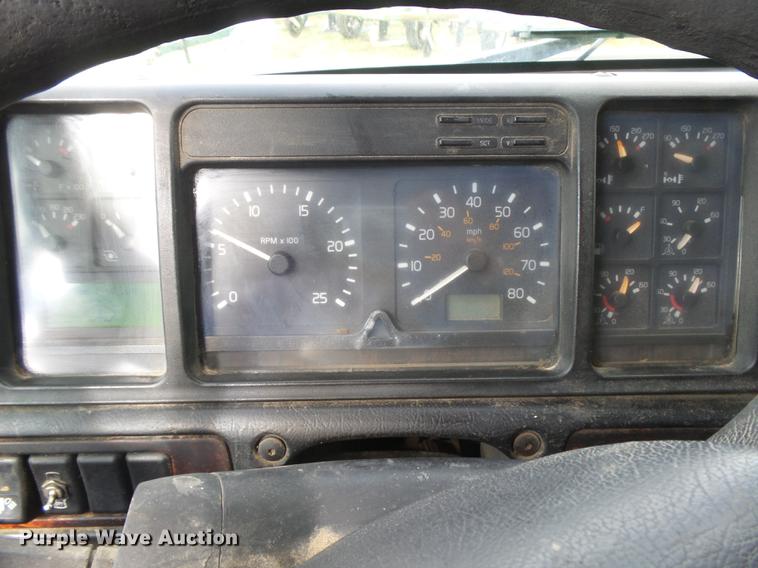 image for item DC3800 1998 Volvo VNL64T semi truck